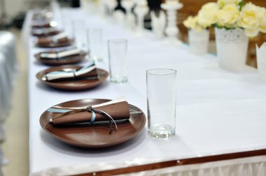 Restoranda boş bardaklar. 