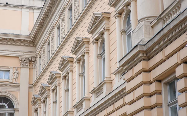 Budynek z pięknej architektury Lwowa — Zdjęcie stockowe