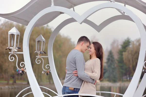 Couple walking in the park — Stock Photo, Image