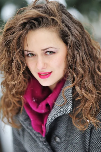 Portrait of a beautiful woman in winter — Stock Photo, Image