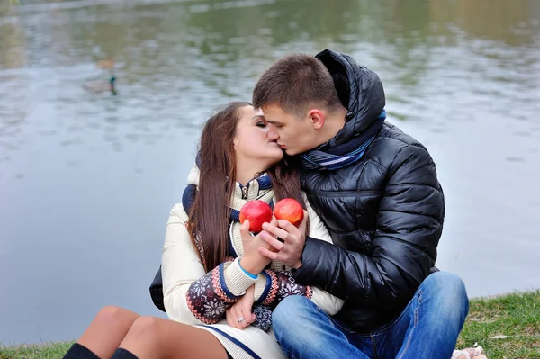 Amor Día de San Valentín beso — Foto de Stock