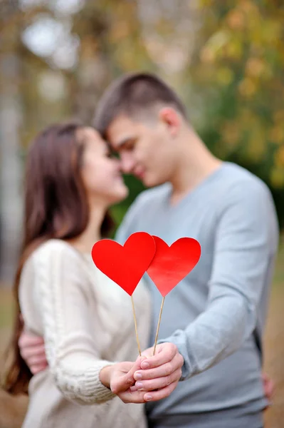 Man and woman are holding a heart on Valentine's Day — Stock Photo, Image