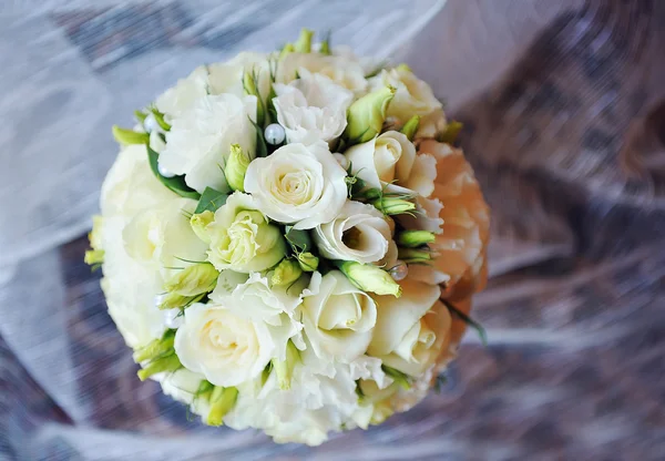 Fehér menyasszonyi csokor virág — Stock Fotó