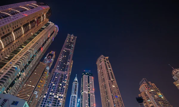 DUBAI, UAE - Dec 4 : A skyline view of Dubai Marina showing the — Stock Photo, Image