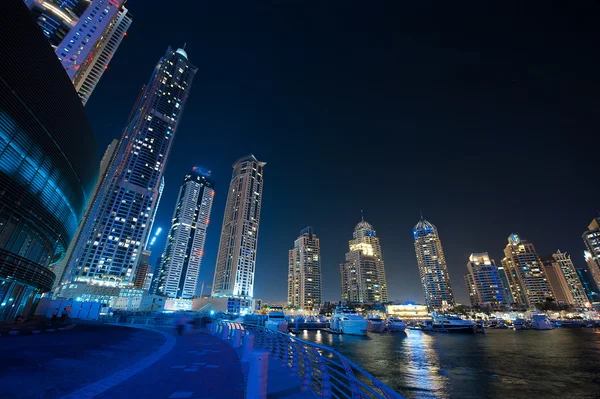 DUBAI, UAE - Dec 4 : A skyline view of Dubai Marina showing the — Stock Photo, Image