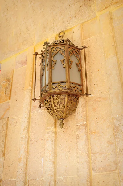 Arabische stijl lamp op de muur — Stockfoto