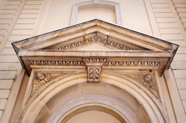 mimari, kemer heykel unsuru