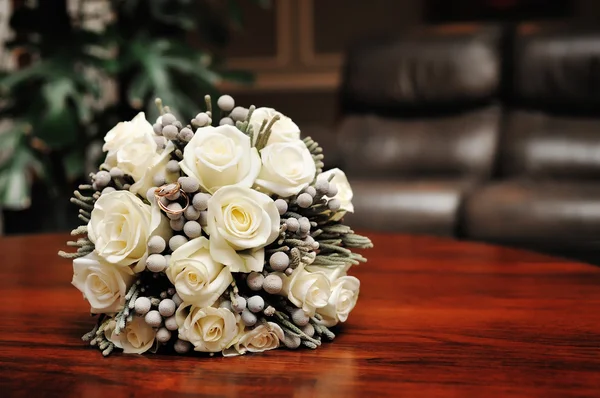 White wedding bouquet of roses — Stock Photo, Image