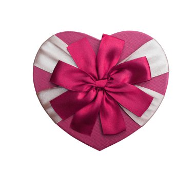 hediye beyaz zemin üzerine izole kalp şeklinde kırpma