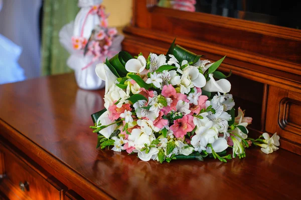美丽的新娘捧花的花朵 — 图库照片