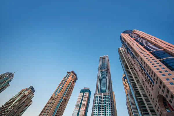 하늘, 부동산의 배경에 고층 빌딩 — 스톡 사진