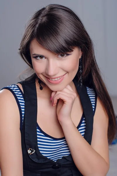 Portrait of pretty young woman — Stock Photo, Image