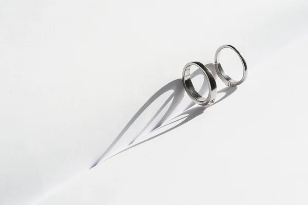 Anello da sposa con cuore a forma di ombra — Foto Stock