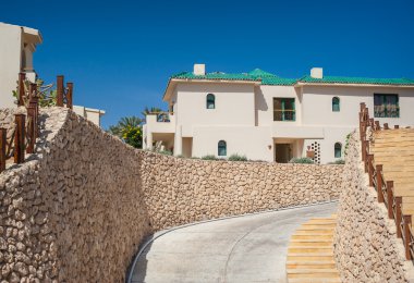 palmiye ağaçları ile Mısır'daki otel cephe 