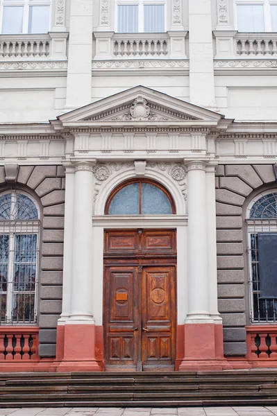 Architecturale kolommen, de boog van het oude gebouw — Stockfoto