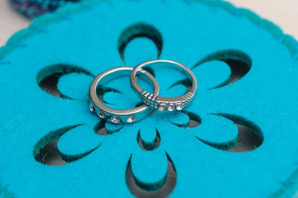 Wedding rings on a blue background — Stock Photo, Image