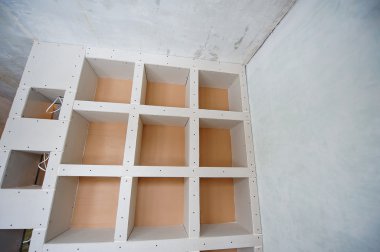 Alçıpan inşaat konut tamir, Bölüm