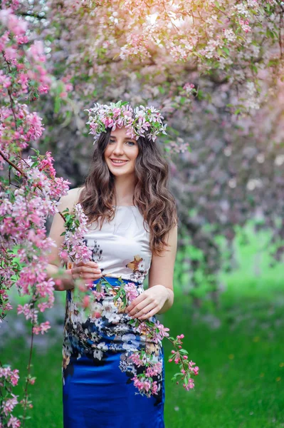 Bahar güzel genç kadın