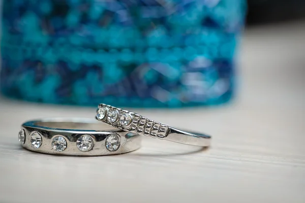 Two beautiful wedding rings made of white gold — Stock Photo, Image