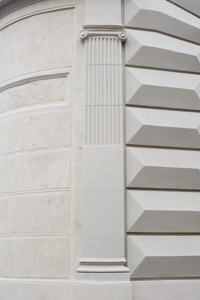 Architecturale kolommen op het gebouw — Stockfoto
