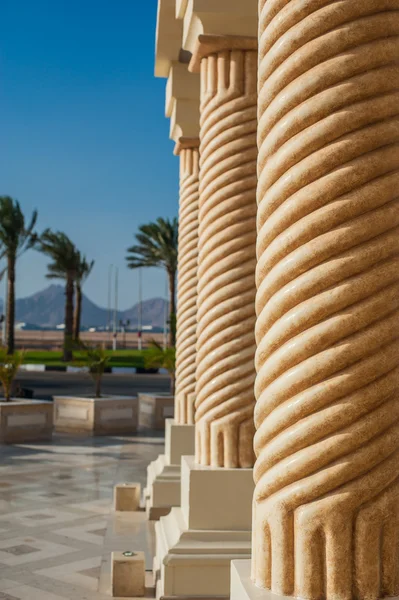 Columns in the territory of the Egyptian hotel — Stock Photo, Image