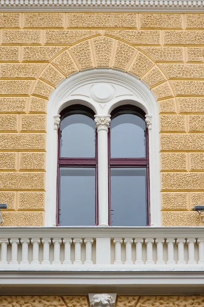 The architecture of Lviv. Window and columns — Stock Photo, Image