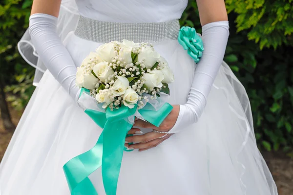 Güzel düğün buketi gelin tutar — Stok fotoğraf