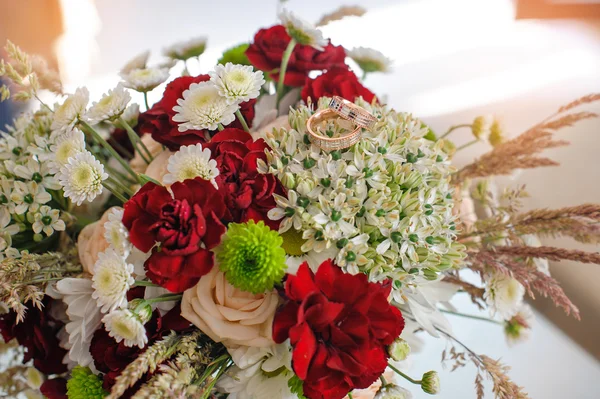 Beautiful wedding bouquet with different flowers — Stock Photo, Image