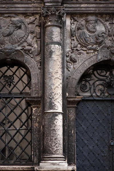 Architecture and old column in the classical style — Stock Photo, Image