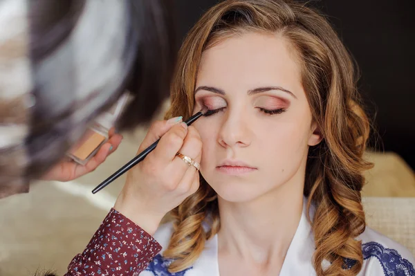 Bride 's make-up in the morning — стоковое фото