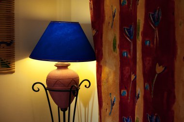 bir güzel duvar lamba oda fiyatına dahil