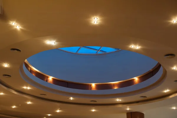 Beautiful ceiling in the hotel lobby — Stock Photo, Image