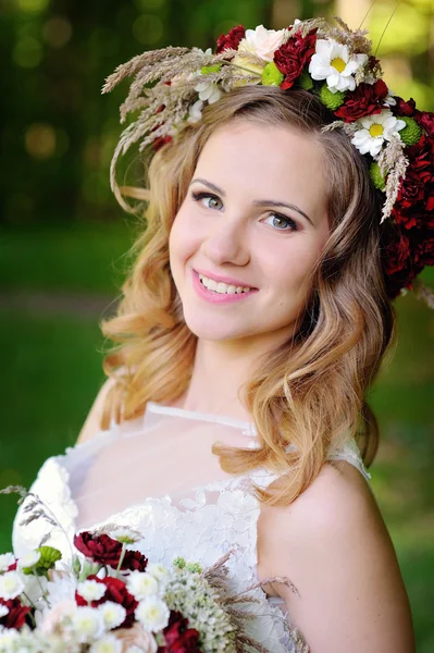 Portrait of beautiful young bride in park — Stok fotoğraf