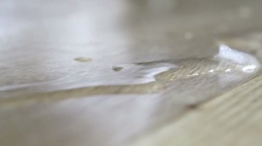 kar erir ve suya dönüşür