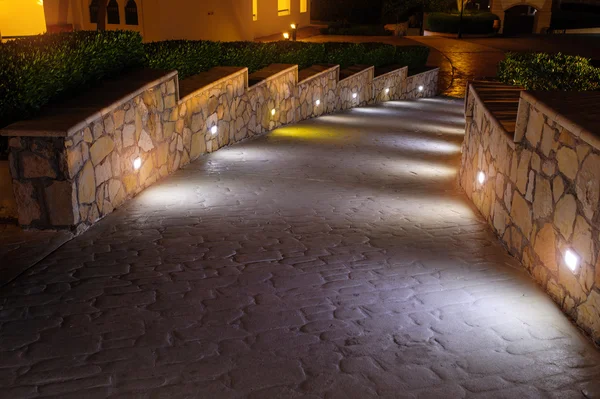 Night lighting path for walks in the hotel — 图库照片#