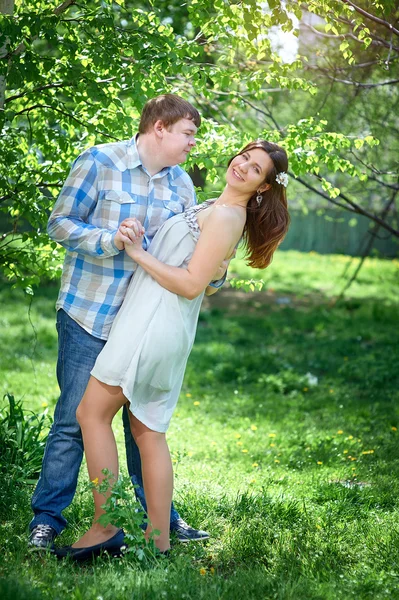 Young happy couple in love walking in the park — Stock Photo, Image