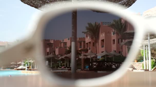 View of the building through sunglasses — Stock Video