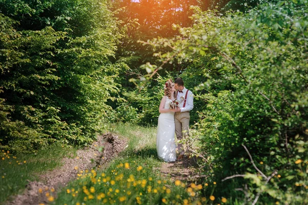 Bride and groom near to the road — Stock Photo, Image