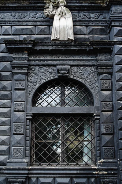 Elementos arquitectónicos del edificio y de la ventana — Foto de Stock