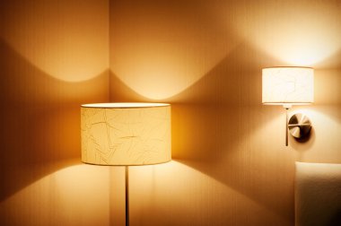 bir güzel duvar lamba oda fiyatına dahil