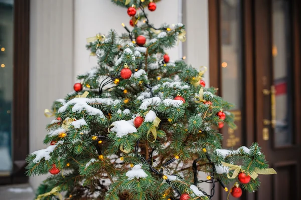 Hermosas decoraciones de Navidad en la casa — Foto de Stock