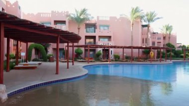 Güzel lüks resort otel güzel Yüzme Havuzu ile parçası