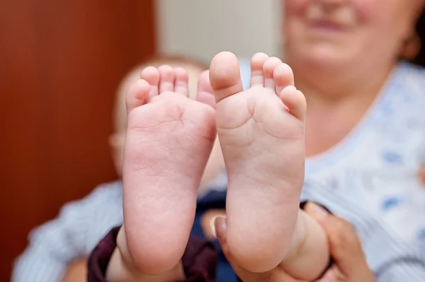 Soft newborn baby feet — Stock Photo, Image