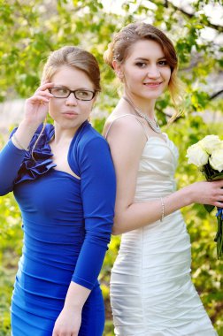 Bahar bahçede yürüyüş nedime gelinle