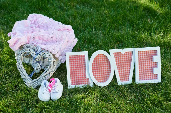 Beautiful decor for a newborn on talbe, wooden letters love — Stock Photo, Image