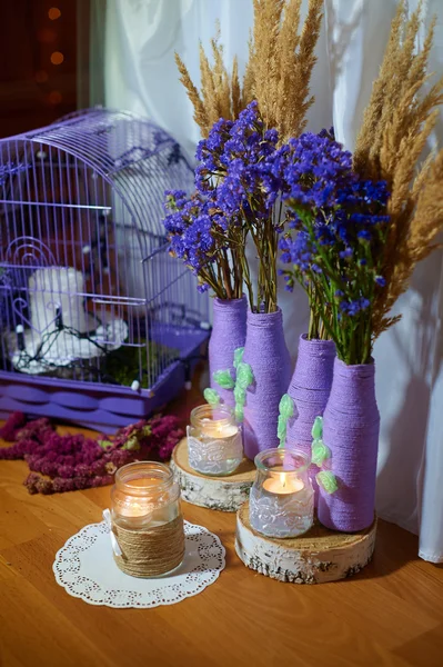 Belle décoration de mariage sur table de banquet — Photo