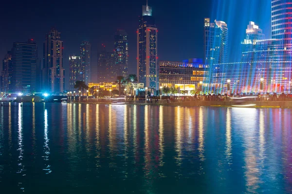 DUBAI, UAE- OCTOBER, 30, 2013: area near the Dubai Fountain — Stock Photo, Image