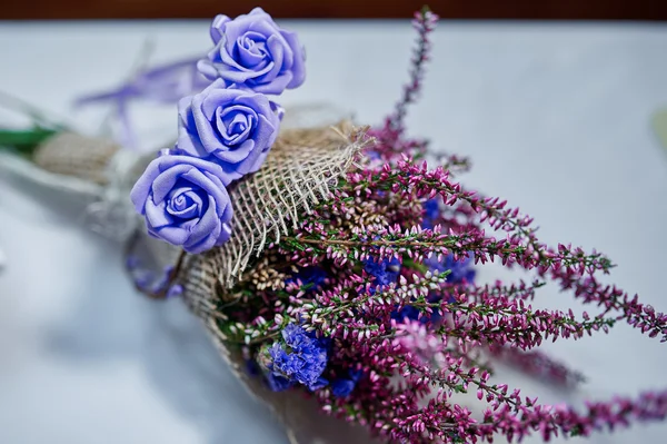 Hermoso ramo de boda de flores silvestres — Foto de Stock