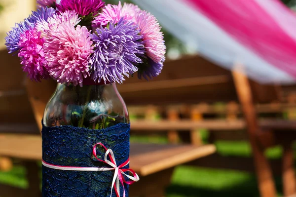 Décoration de cérémonie de mariage. Fleurs en vase — Photo