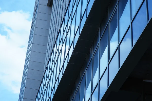 Hoog stijgingsgebouw met venster lijn patroon perspectief — Stockfoto